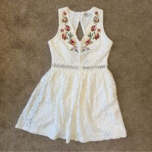 Papaya White Lace Boho V-Neck Party Dress Floral Embroidery Keyhole Back
